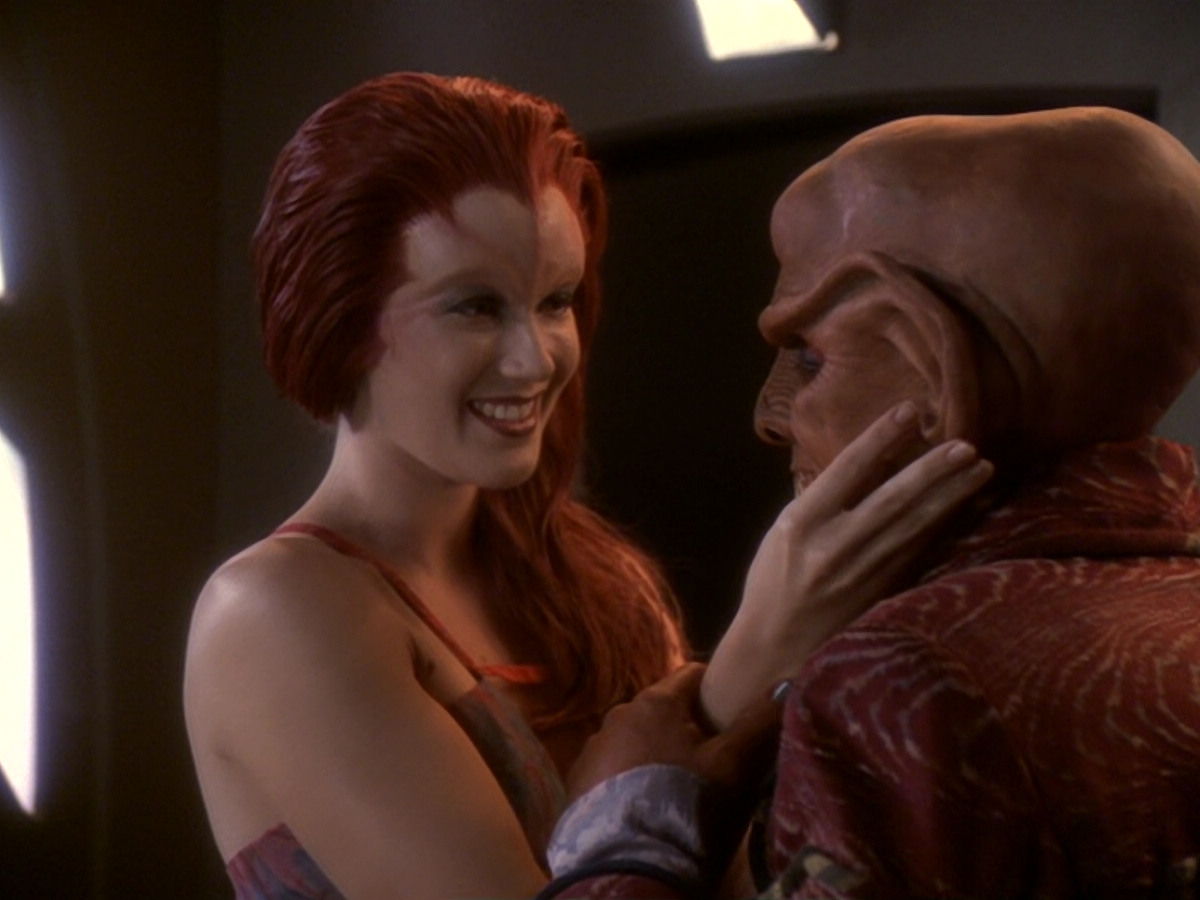 extant_StarTrek_DS9_6x12-Who_MournsForMorn_01199.jpg