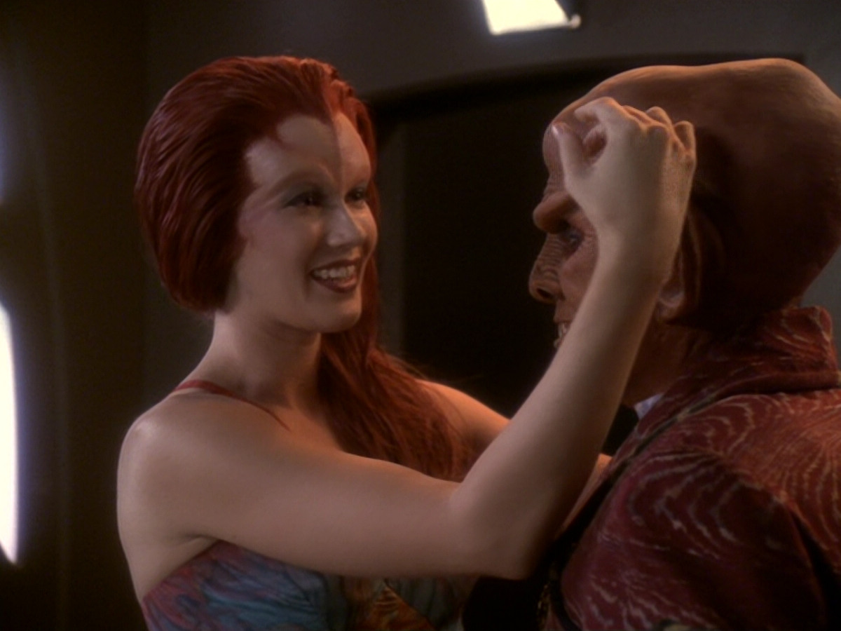 extant_StarTrek_DS9_6x12-Who_MournsForMorn_01224.jpg