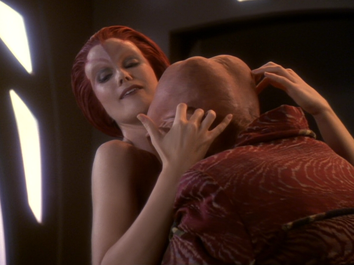 extant_StarTrek_DS9_6x12-Who_MournsForMorn_01234.jpg