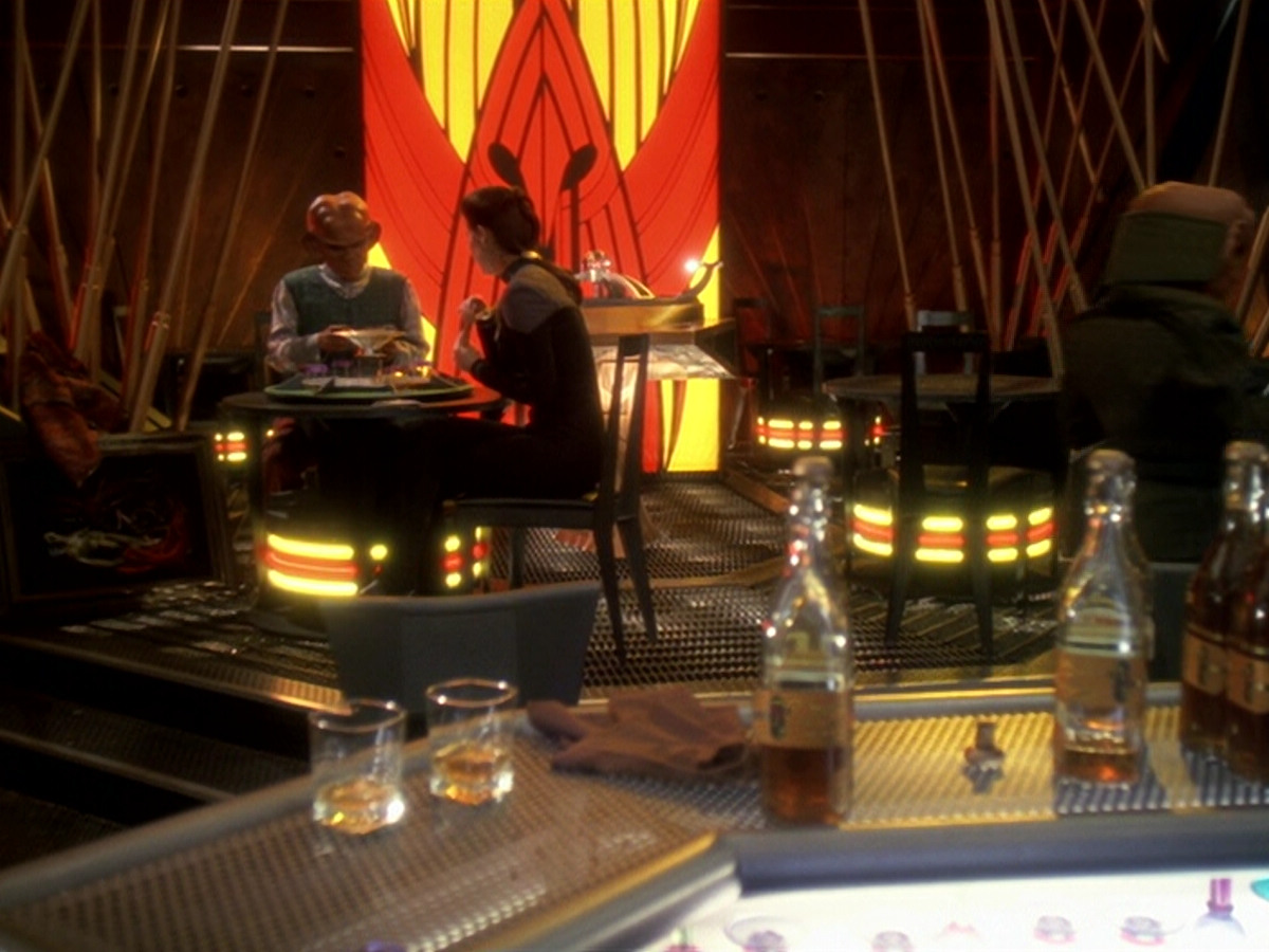 extant_StarTrek_DS9_6x12-Who_MournsForMorn_01247.jpg