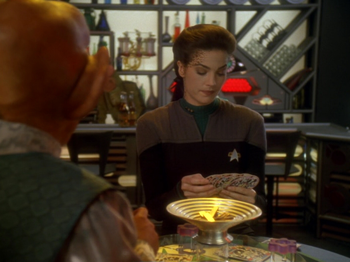 extant_StarTrek_DS9_6x12-Who_MournsForMorn_01259.jpg