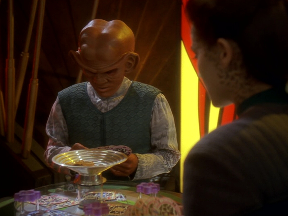 extant_StarTrek_DS9_6x12-Who_MournsForMorn_01263.jpg