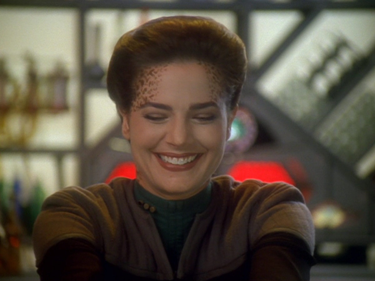 extant_StarTrek_DS9_6x12-Who_MournsForMorn_01385.jpg