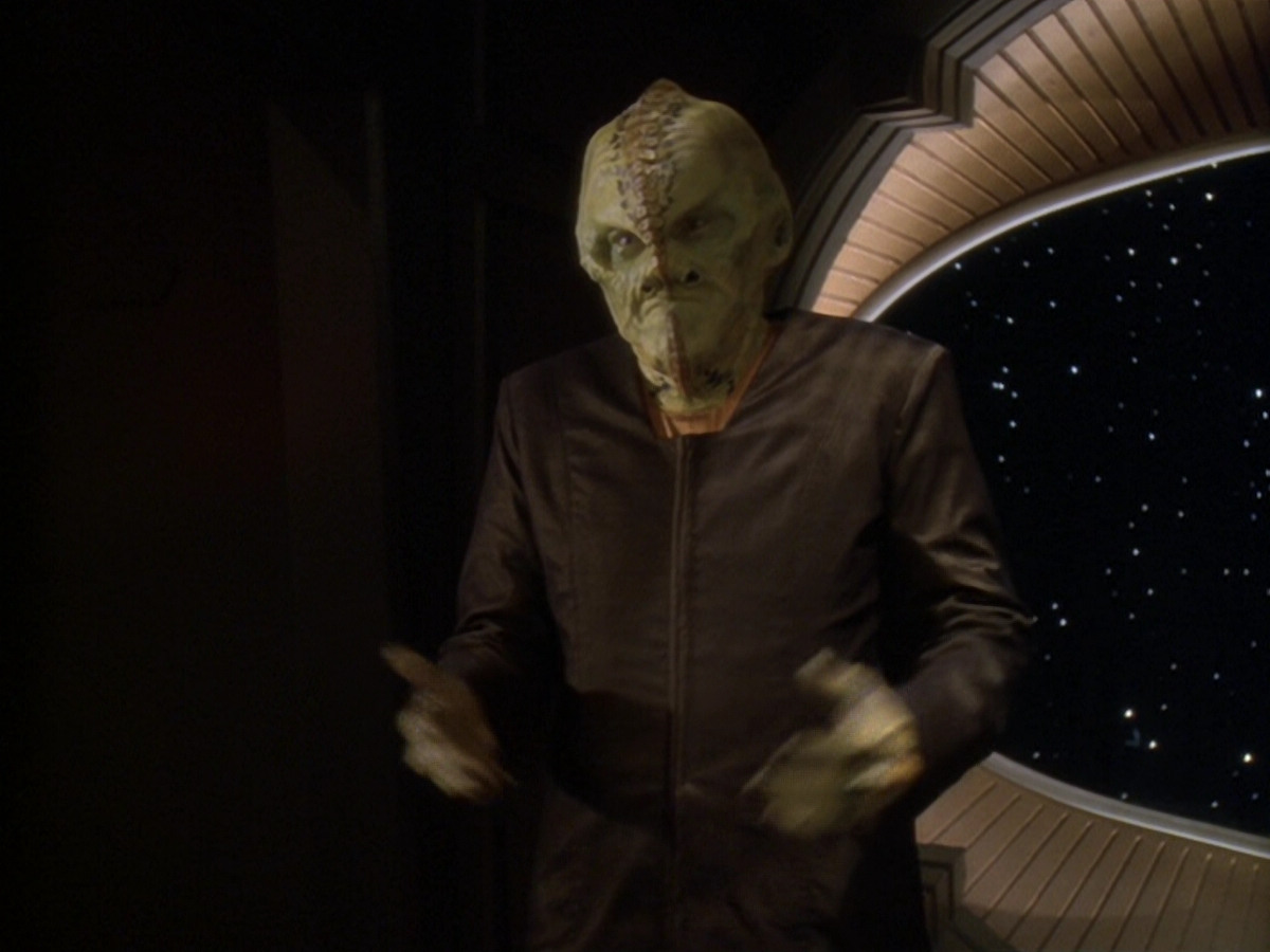 extant_StarTrek_DS9_6x12-Who_MournsForMorn_01432.jpg