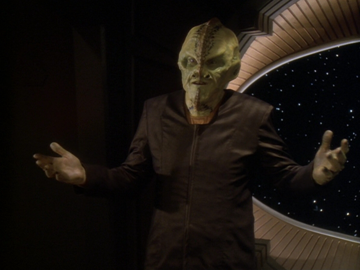 extant_StarTrek_DS9_6x12-Who_MournsForMorn_01435.jpg
