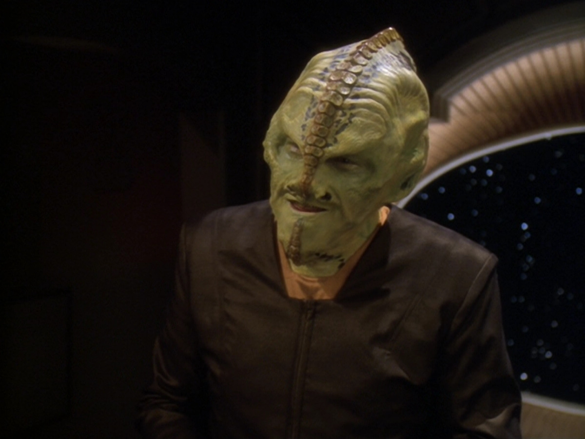 extant_StarTrek_DS9_6x12-Who_MournsForMorn_01467.jpg