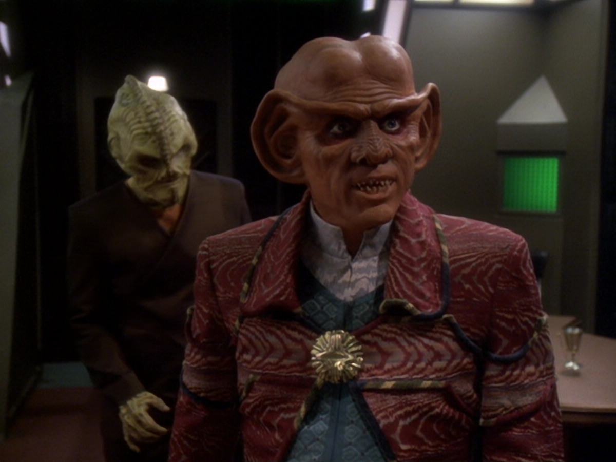 extant_StarTrek_DS9_6x12-Who_MournsForMorn_01468.jpg