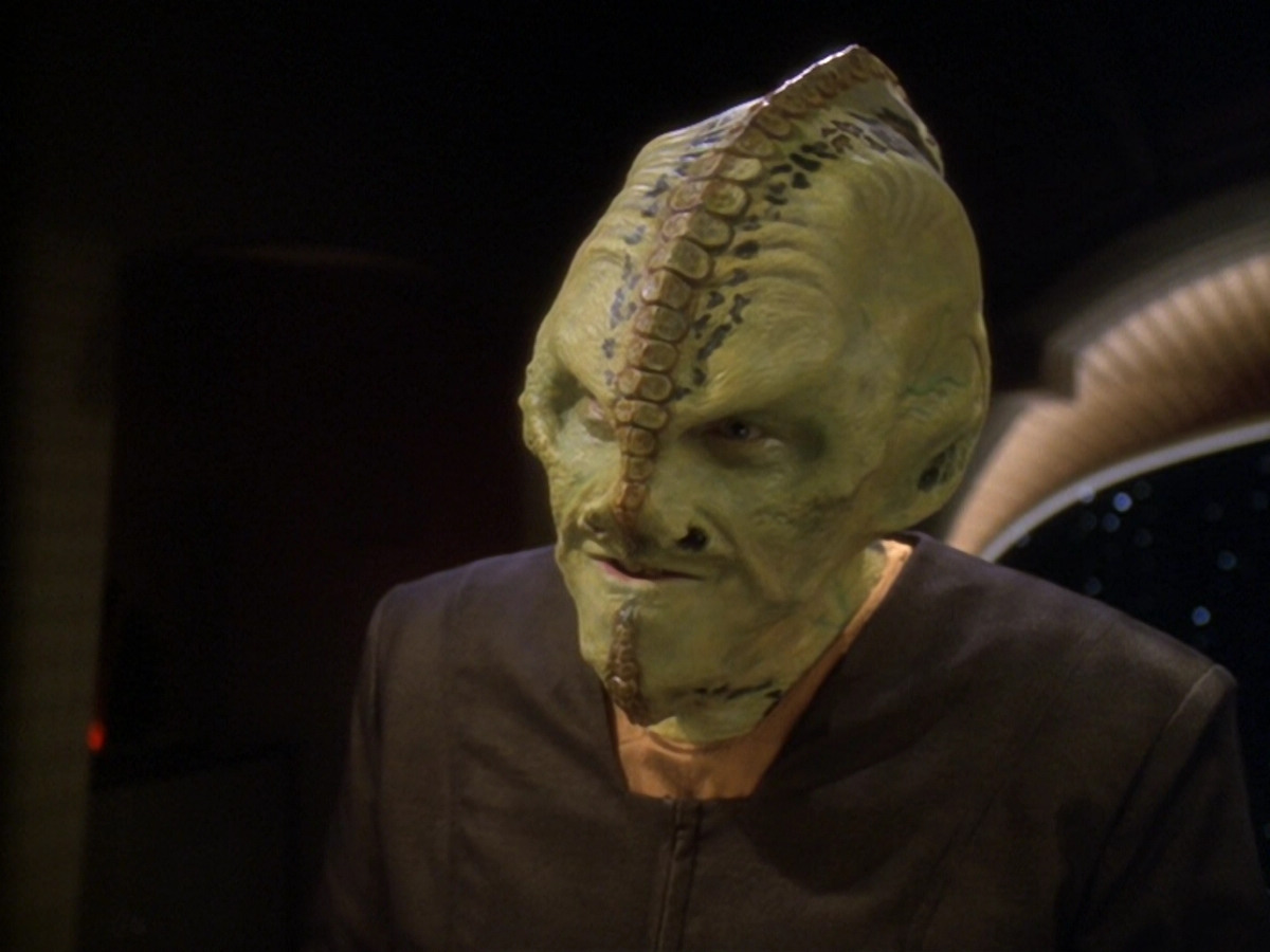 extant_StarTrek_DS9_6x12-Who_MournsForMorn_01487.jpg