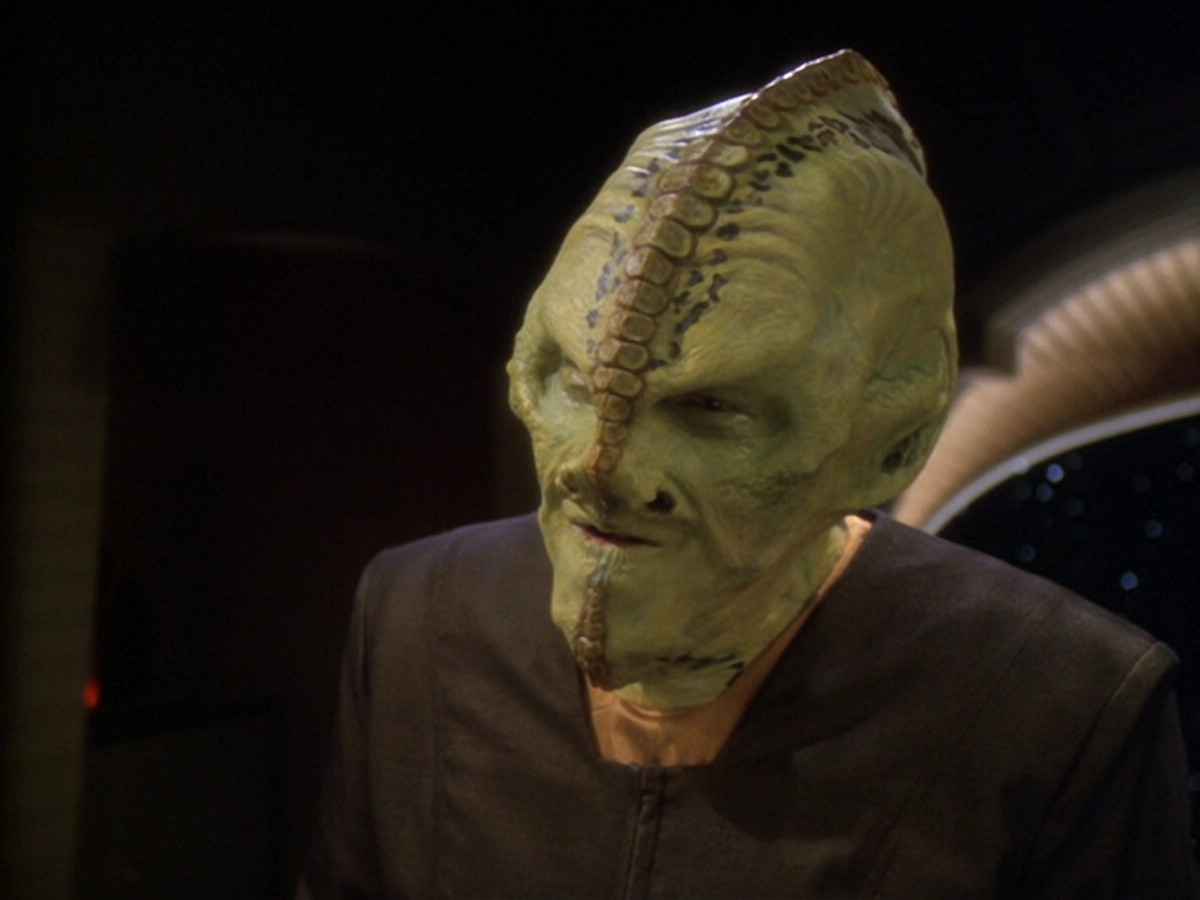 extant_StarTrek_DS9_6x12-Who_MournsForMorn_01490.jpg