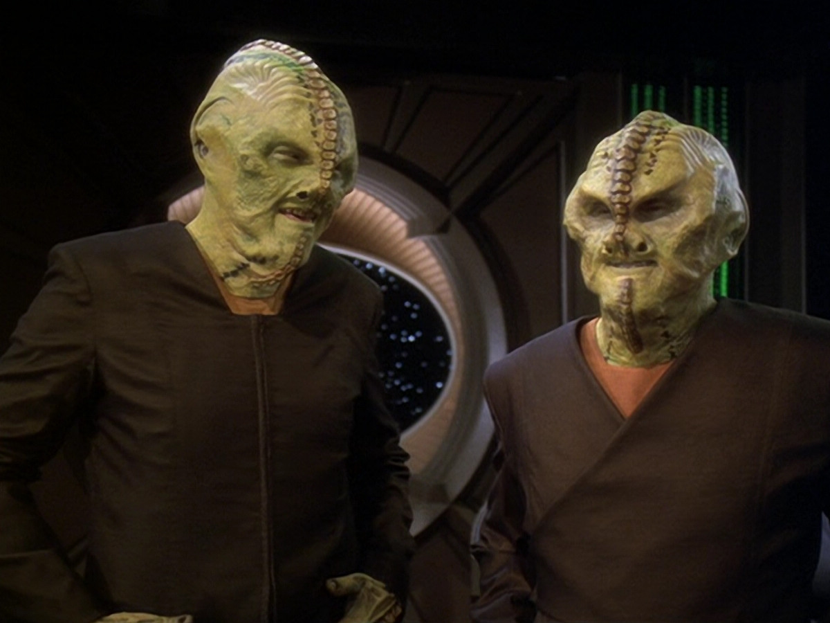 extant_StarTrek_DS9_6x12-Who_MournsForMorn_01511.jpg