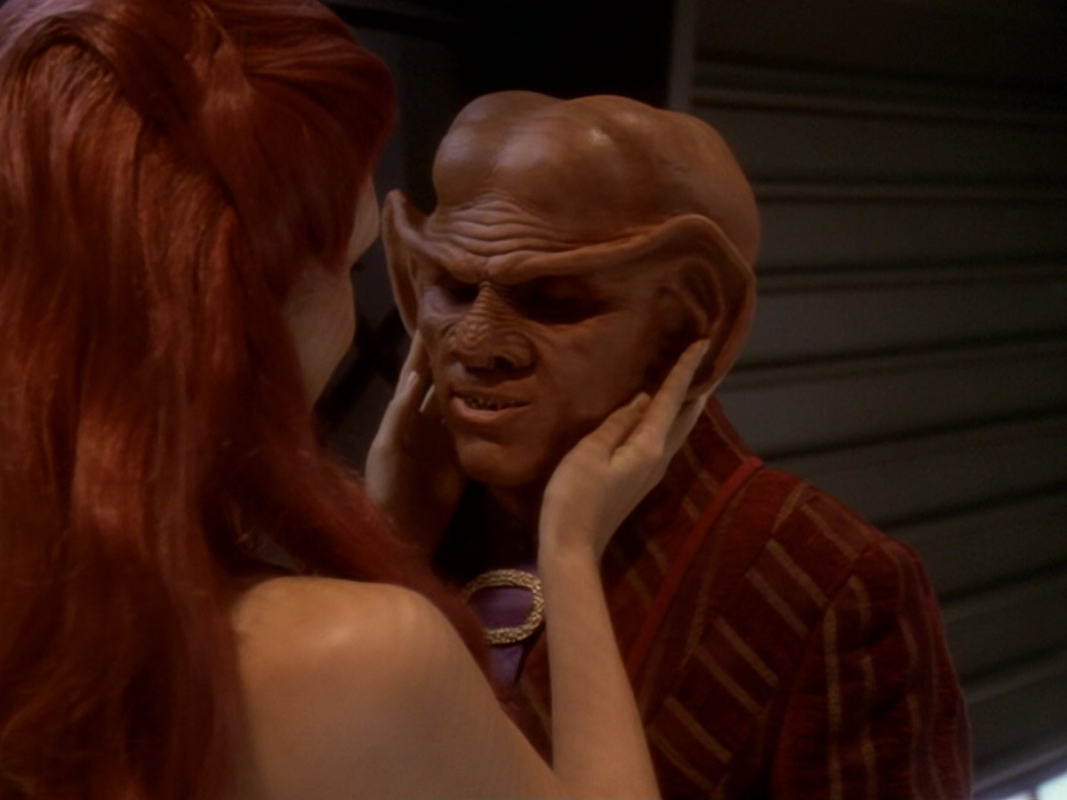 extant_StarTrek_DS9_6x12-Who_MournsForMorn_01952.jpg