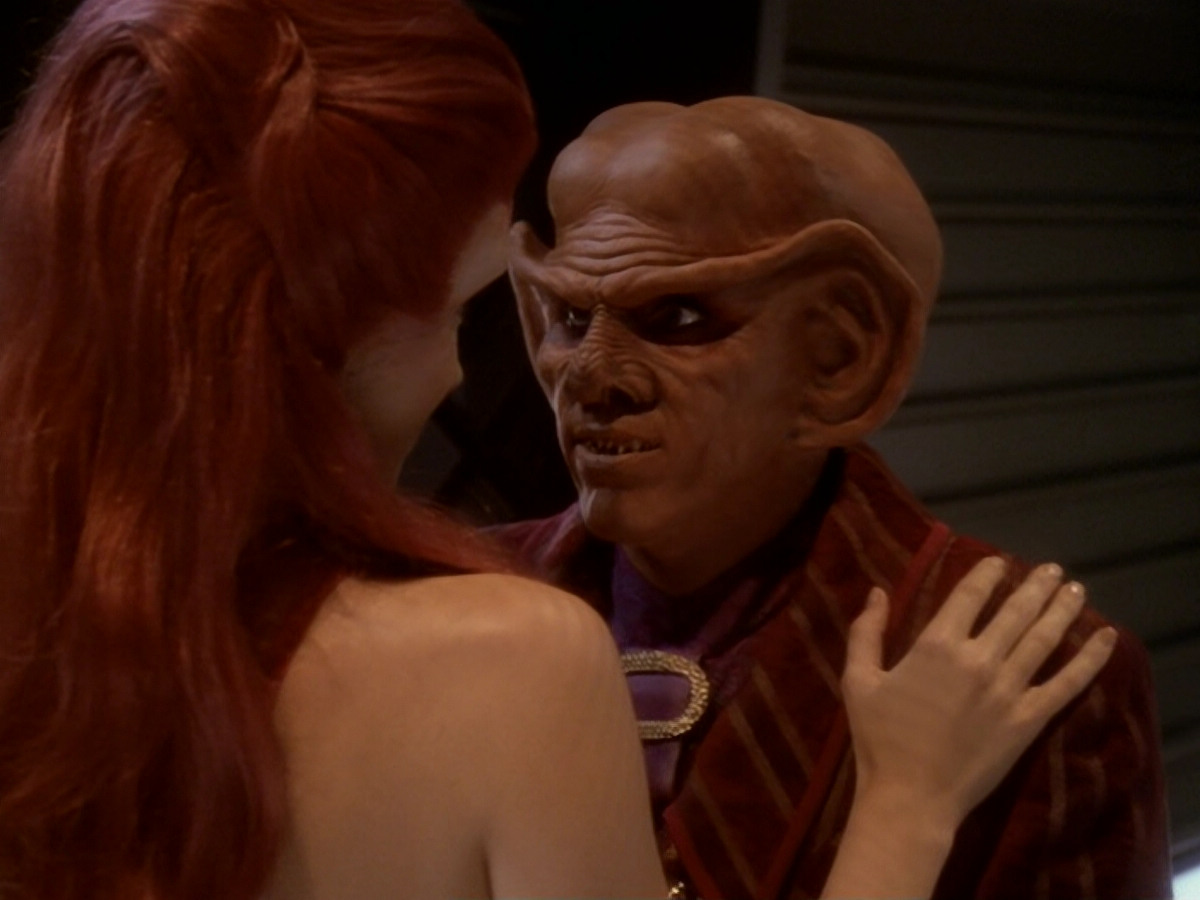 extant_StarTrek_DS9_6x12-Who_MournsForMorn_01971.jpg