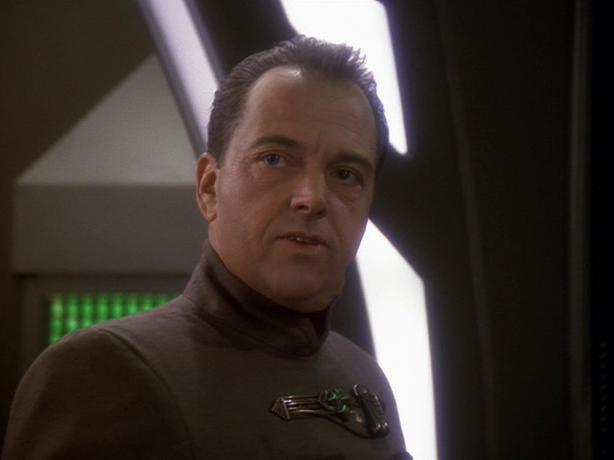 extant_StarTrek_DS9_6x12-Who_MournsForMorn_02416.jpg