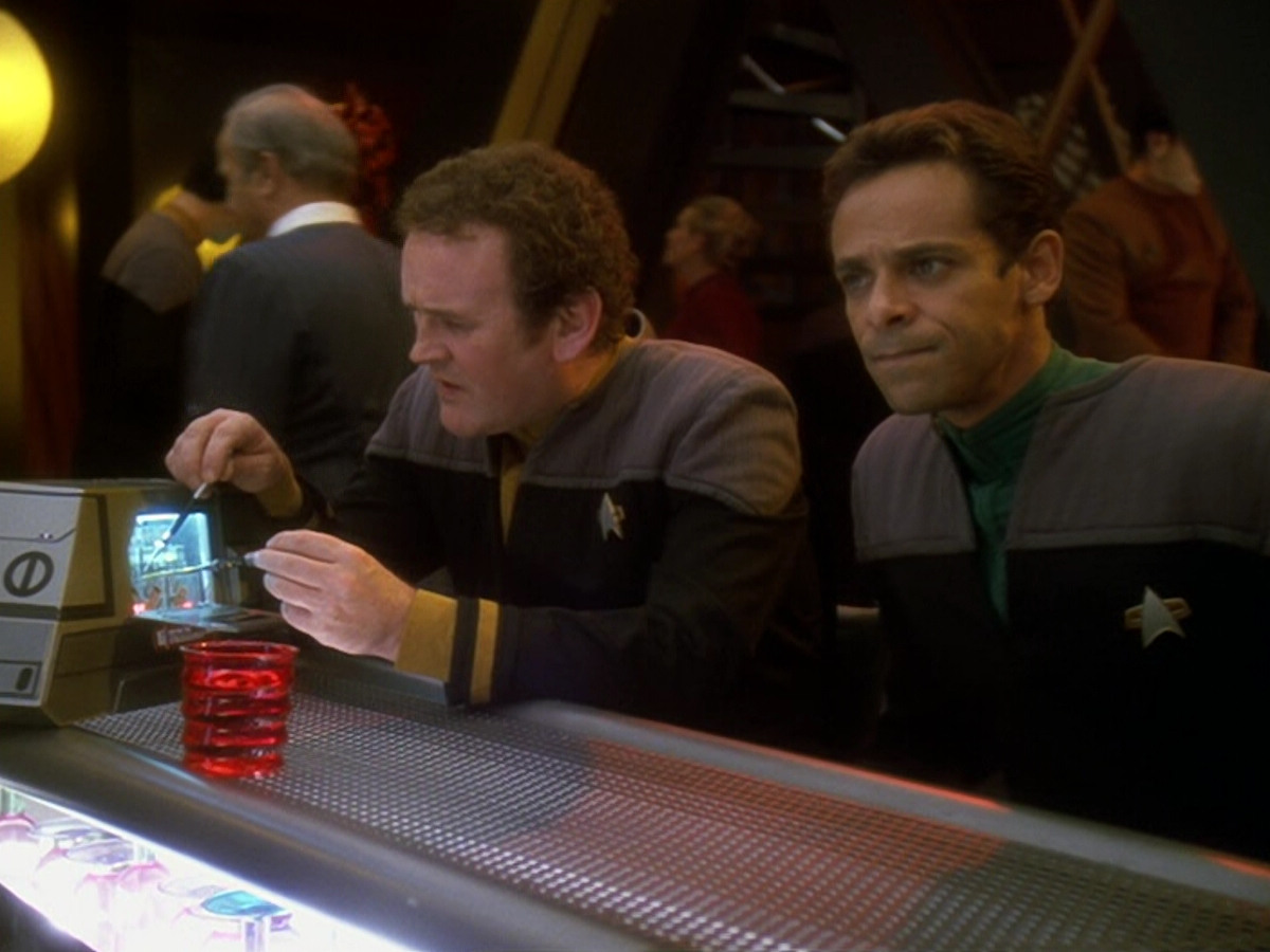 extant_StarTrek_DS9_6x12-Who_MournsForMorn_02483.jpg