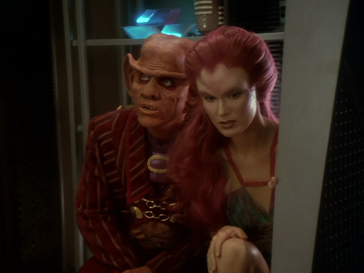 extant_StarTrek_DS9_6x12-Who_MournsForMorn_02586.jpg