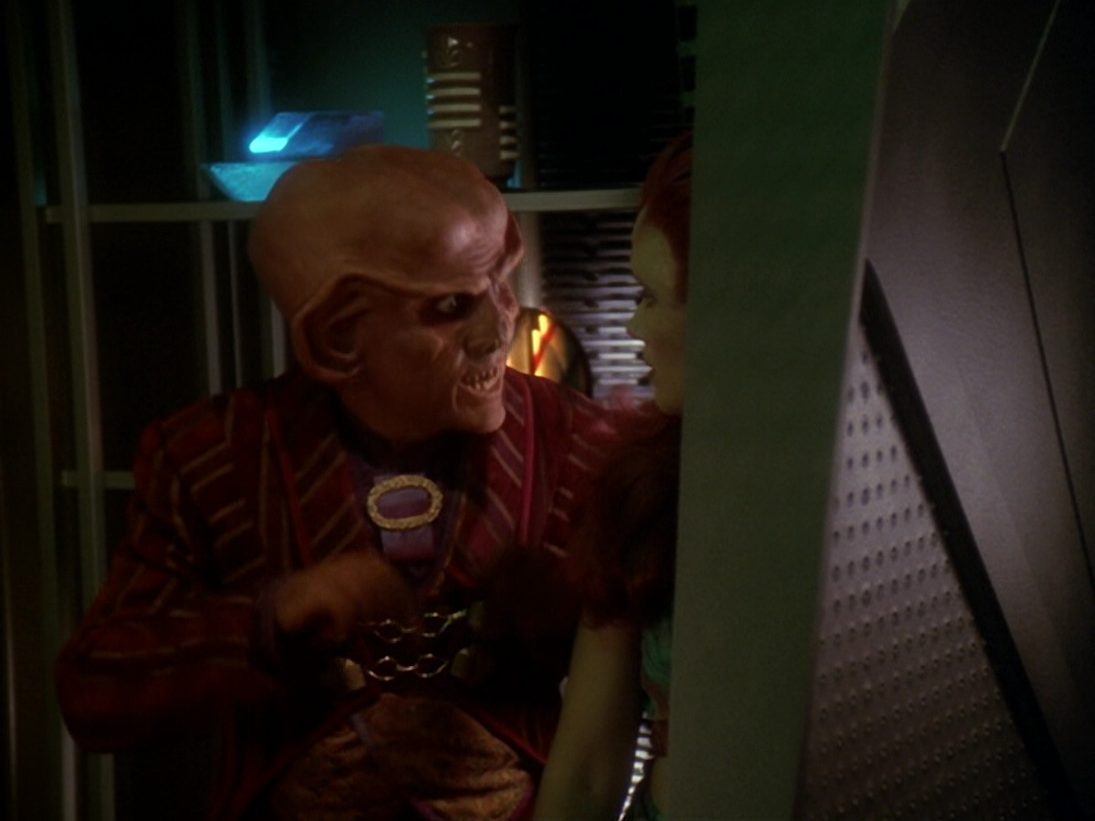 extant_StarTrek_DS9_6x12-Who_MournsForMorn_02607.jpg