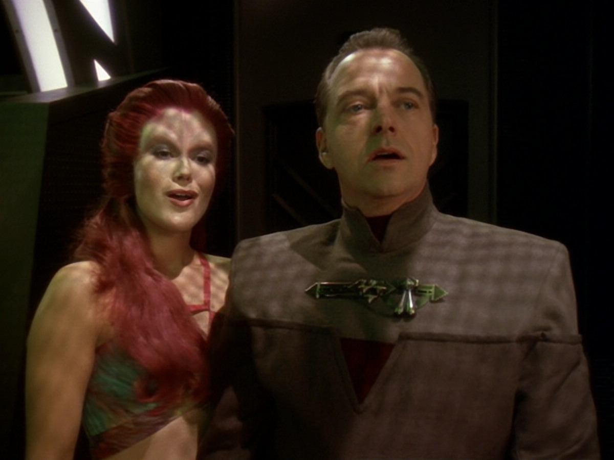 extant_StarTrek_DS9_6x12-Who_MournsForMorn_02776.jpg