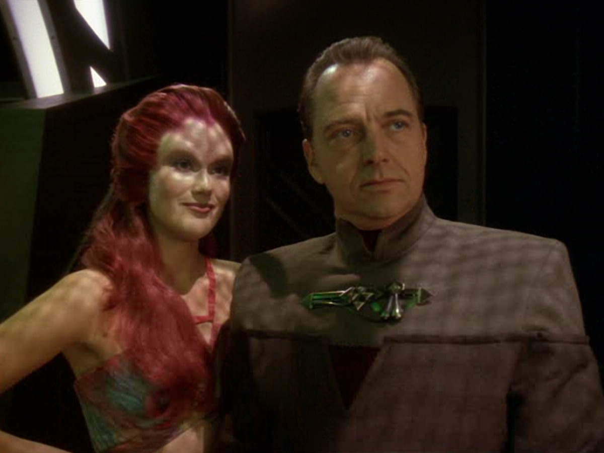 extant_StarTrek_DS9_6x12-Who_MournsForMorn_02794.jpg