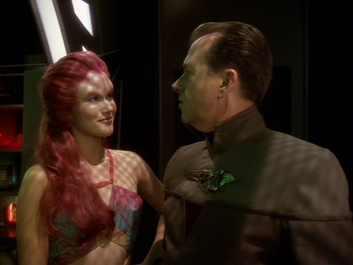 extant_StarTrek_DS9_6x12-Who_MournsForMorn_02807.jpg