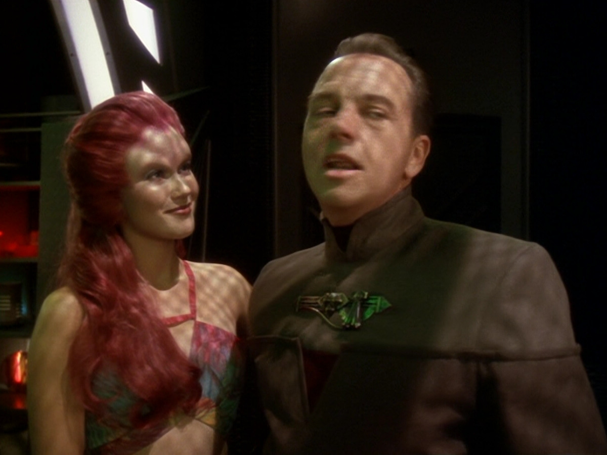 extant_StarTrek_DS9_6x12-Who_MournsForMorn_02808.jpg