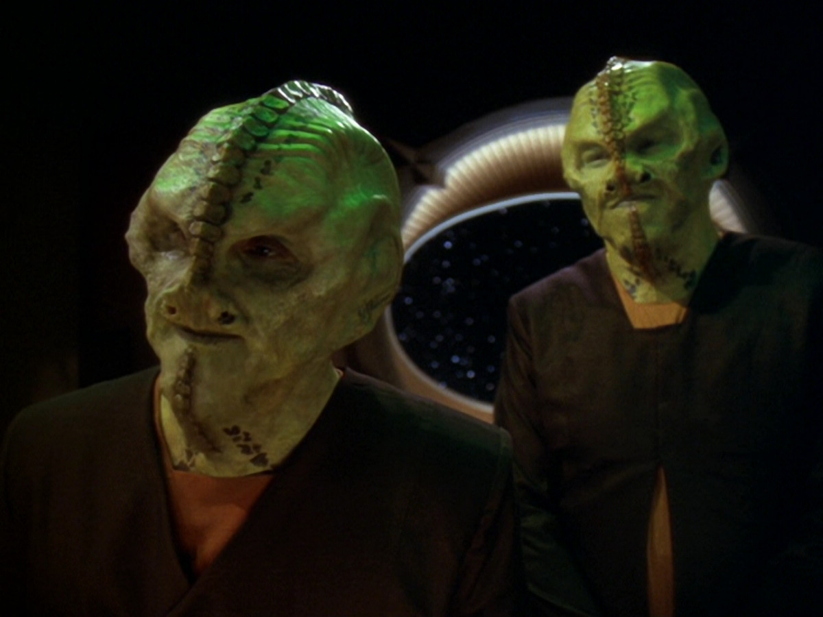 extant_StarTrek_DS9_6x12-Who_MournsForMorn_02866.jpg