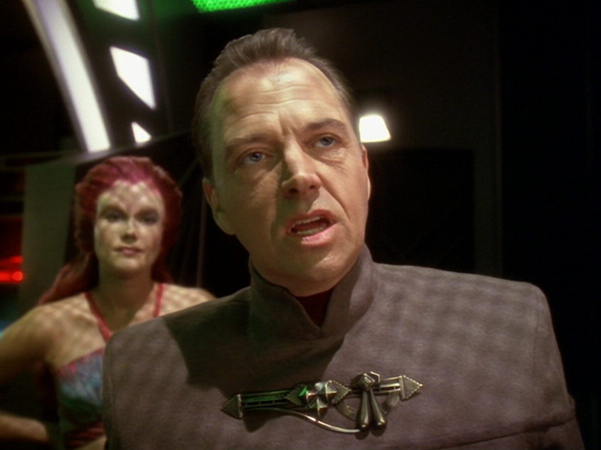 extant_StarTrek_DS9_6x12-Who_MournsForMorn_03010.jpg