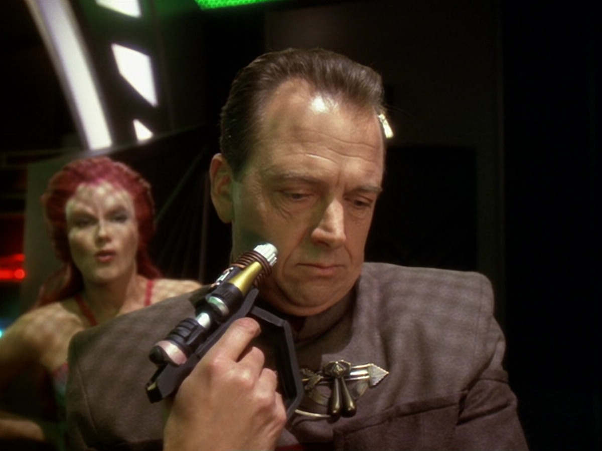extant_StarTrek_DS9_6x12-Who_MournsForMorn_03029.jpg
