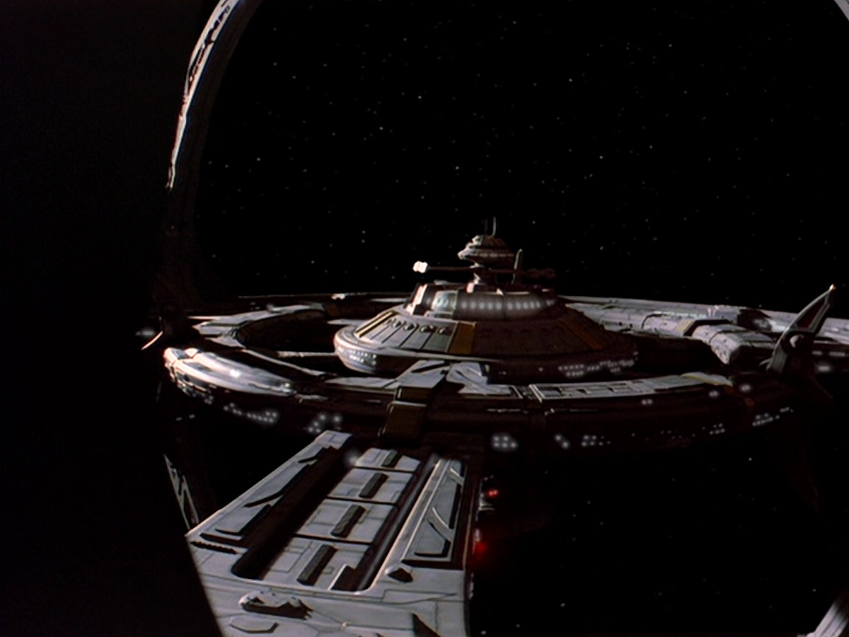 extant_StarTrek_DS9_6x12-Who_MournsForMorn_03193.jpg