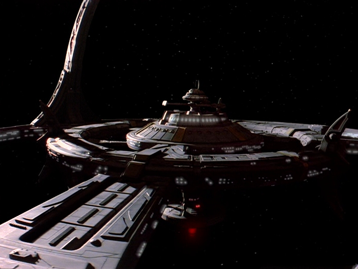 extant_StarTrek_DS9_6x12-Who_MournsForMorn_03197.jpg