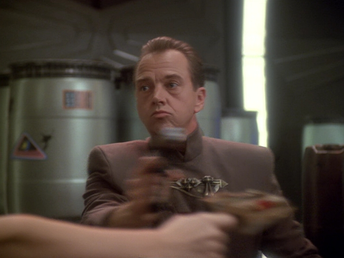extant_StarTrek_DS9_6x12-Who_MournsForMorn_03314.jpg
