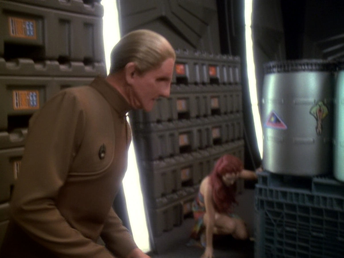 extant_StarTrek_DS9_6x12-Who_MournsForMorn_03375.jpg