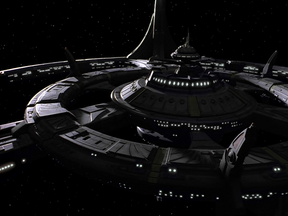 extant_StarTrek_DS9_6x12-Who_MournsForMorn_03470.jpg