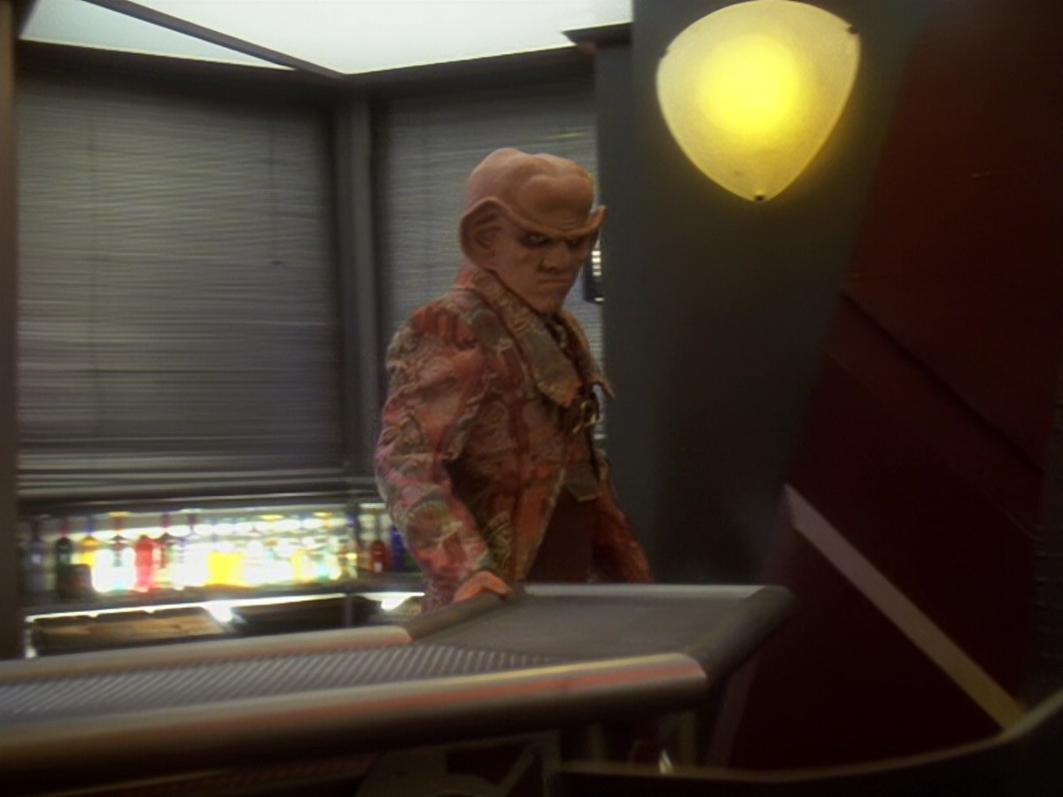 extant_StarTrek_DS9_6x12-Who_MournsForMorn_03484.jpg