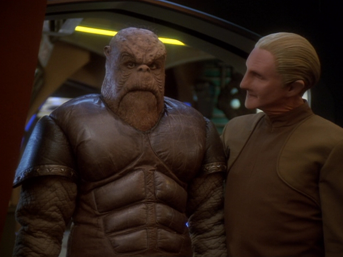 extant_StarTrek_DS9_6x12-Who_MournsForMorn_03521.jpg