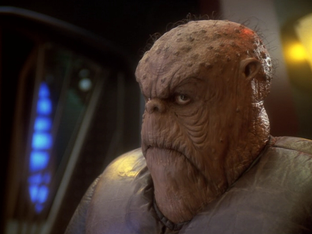 extant_StarTrek_DS9_6x12-Who_MournsForMorn_03575.jpg