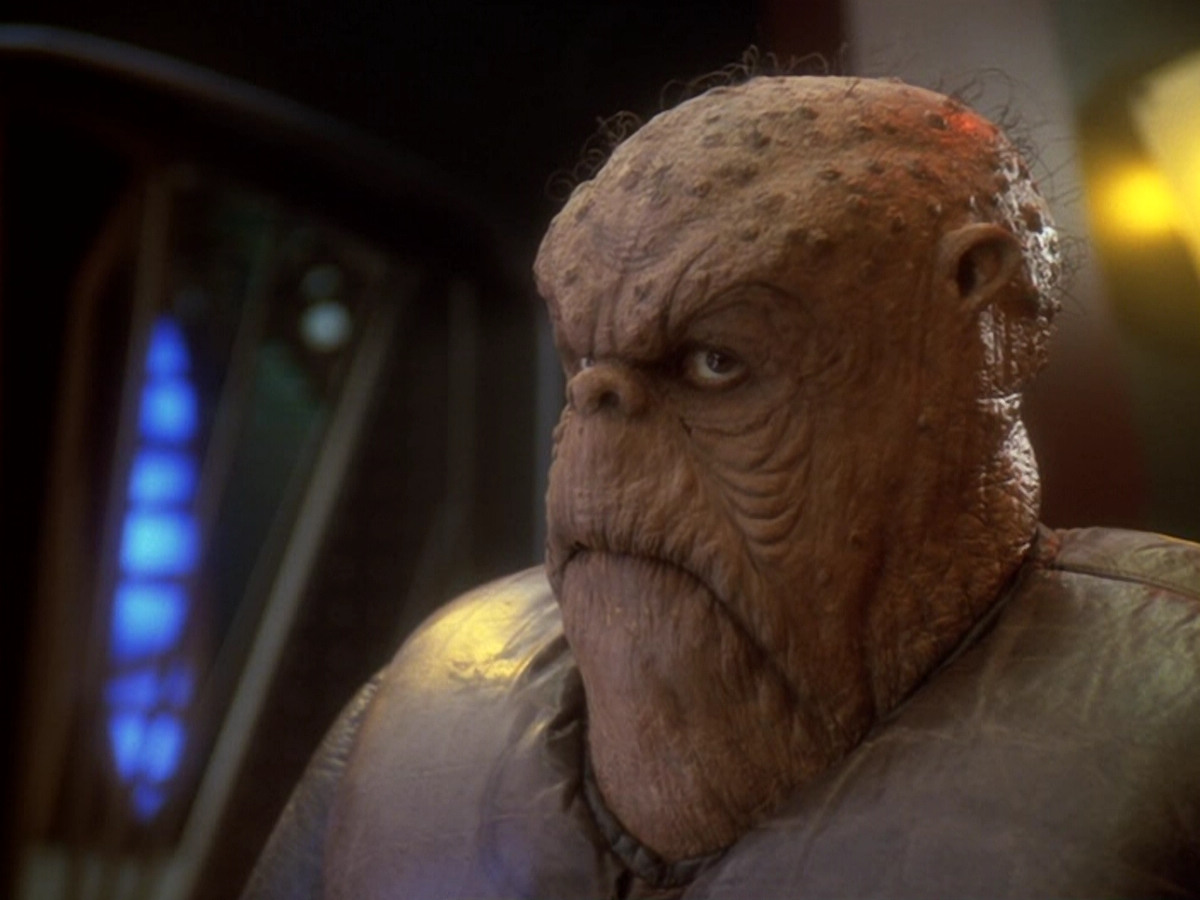 extant_StarTrek_DS9_6x12-Who_MournsForMorn_03577.jpg
