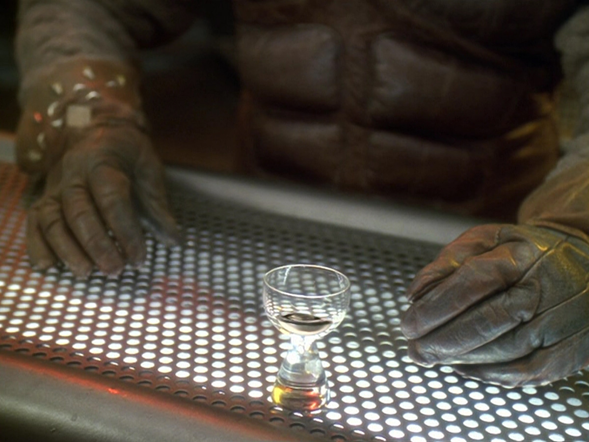 extant_StarTrek_DS9_6x12-Who_MournsForMorn_03678.jpg