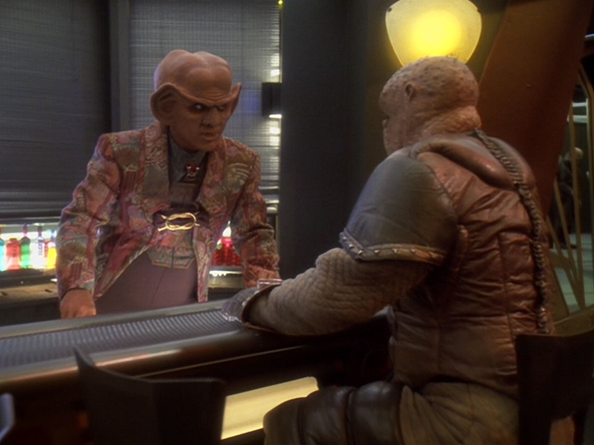 extant_StarTrek_DS9_6x12-Who_MournsForMorn_03727.jpg