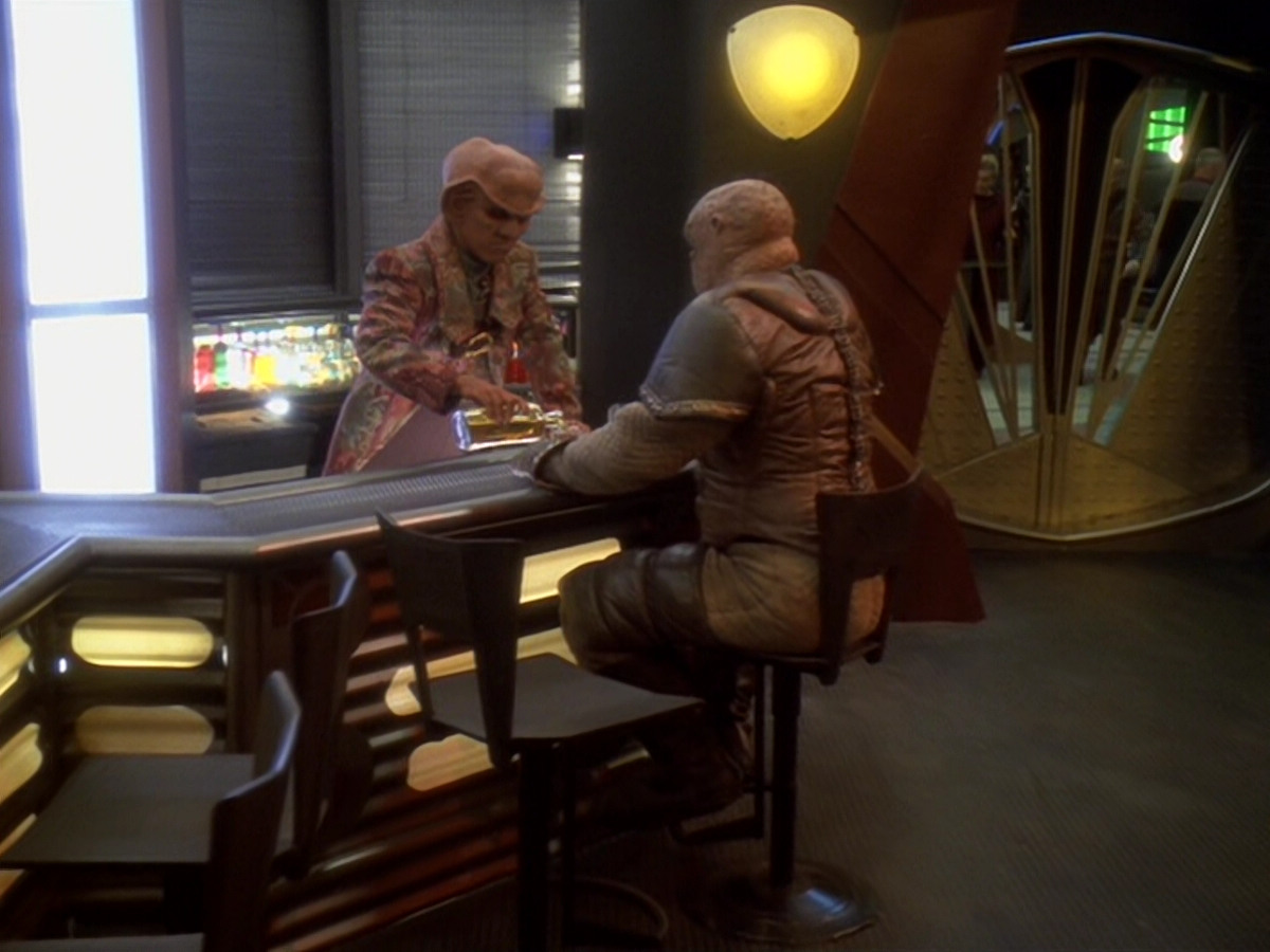 extant_StarTrek_DS9_6x12-Who_MournsForMorn_03738.jpg