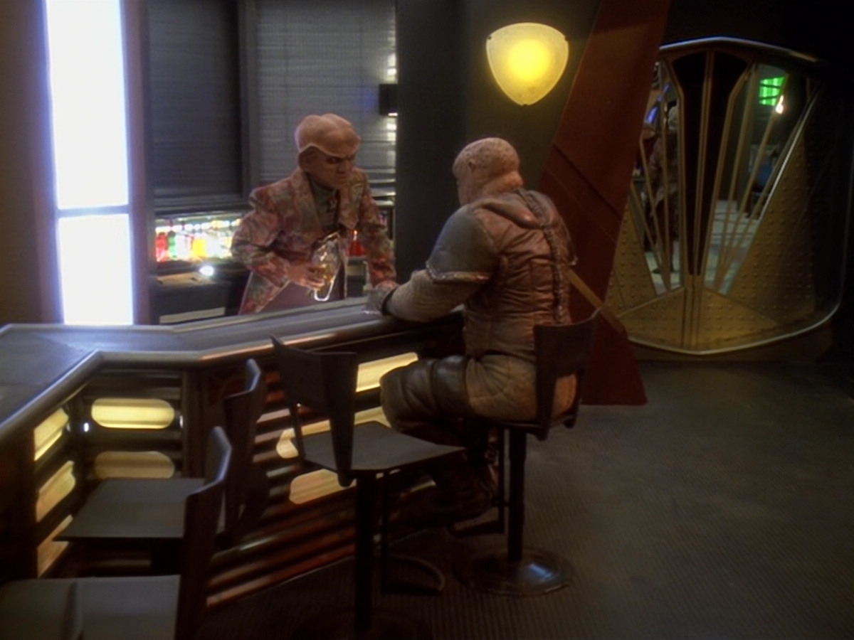 extant_StarTrek_DS9_6x12-Who_MournsForMorn_03740.jpg