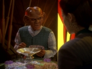 extant_StarTrek_DS9_6x12-Who_MournsForMorn_01262.jpg