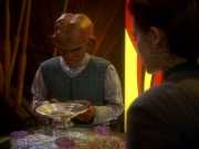 extant_StarTrek_DS9_6x12-Who_MournsForMorn_01263.jpg