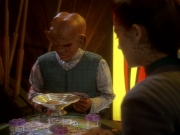extant_StarTrek_DS9_6x12-Who_MournsForMorn_01264.jpg