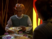 extant_StarTrek_DS9_6x12-Who_MournsForMorn_01341.jpg
