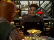 extant_StarTrek_DS9_6x12-Who_MournsForMorn_01345.jpg