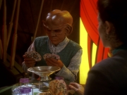 extant_StarTrek_DS9_6x12-Who_MournsForMorn_01349.jpg