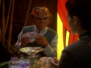 extant_StarTrek_DS9_6x12-Who_MournsForMorn_01354.jpg