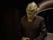extant_StarTrek_DS9_6x12-Who_MournsForMorn_01449.jpg