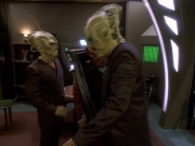 extant_StarTrek_DS9_6x12-Who_MournsForMorn_01666.jpg