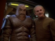 extant_StarTrek_DS9_6x12-Who_MournsForMorn_03527.jpg
